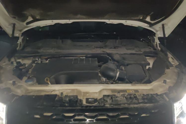 Used Land Rover Discovery Sport 2018 240 PS SE Version Engine Bay