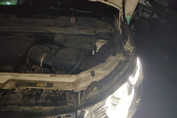 Used Land Rover Discovery Sport 2018 240 PS SE Version Engine Bay Left