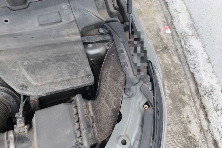 Used Land Rover Discovery Sport 2018 240 PS SE Version Engine Bay Left
