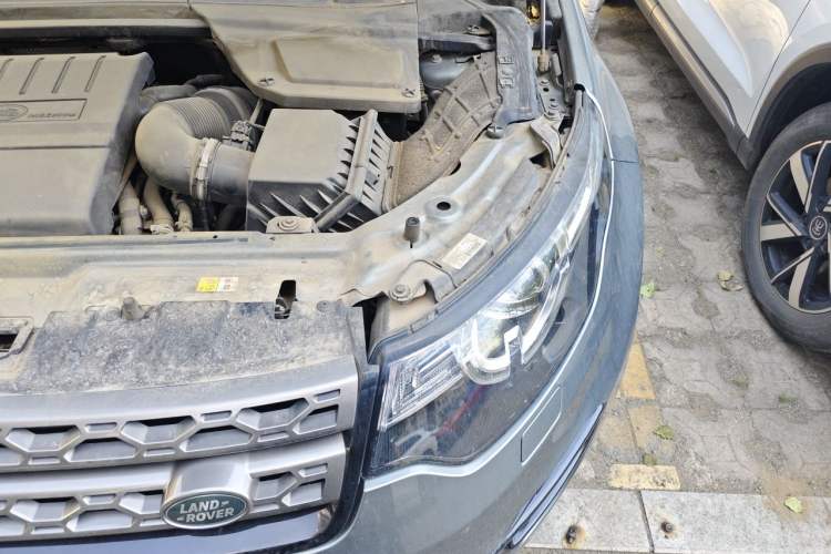 Used Land Rover Discovery Sport 2018 240 PS SE Version Engine Bay Left