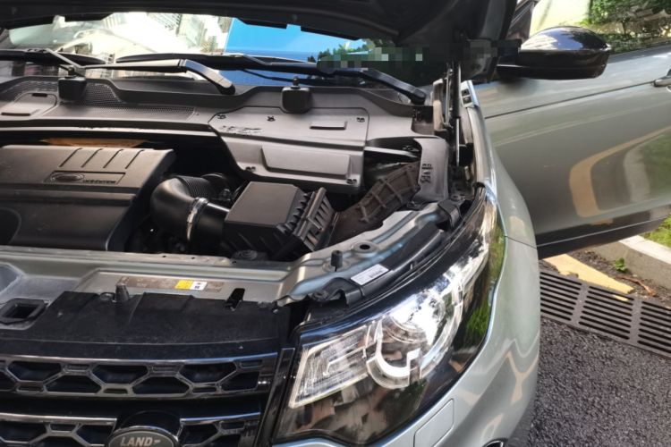 Used Land Rover Discovery Sport 2018 240 PS SE Version Engine Bay Left
