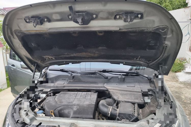 Used Land Rover Discovery Sport 2018 240 PS SE Version Engine Bay