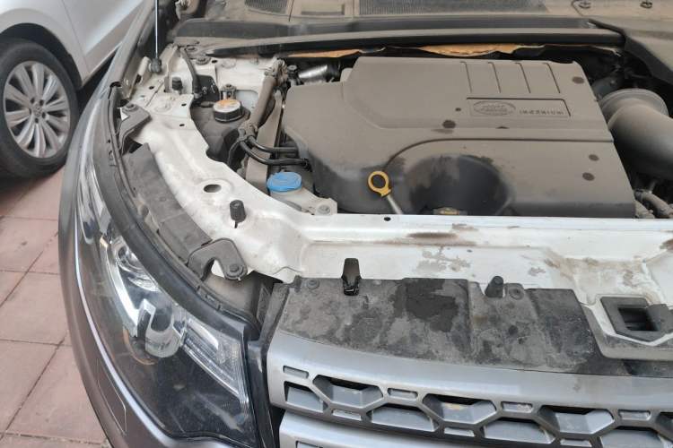 Used Land Rover Discovery Sport 2018 240 PS SE Version Engine Bay Right
