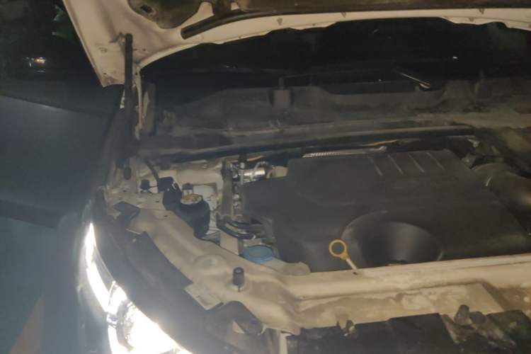 Used Land Rover Discovery Sport 2018 240 PS SE Version Engine Bay Right