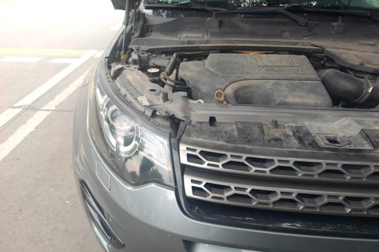 Used Land Rover Discovery Sport 2018 240 PS SE Version Engine Bay Right