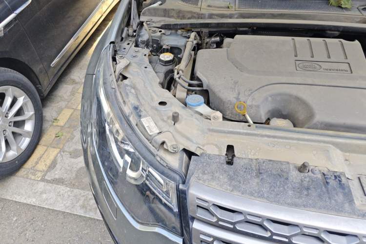 Used Land Rover Discovery Sport 2018 240 PS SE Version Engine Bay Right