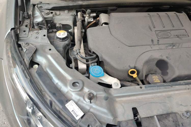 Used Land Rover Discovery Sport 2018 240 PS SE Version Engine Bay Right