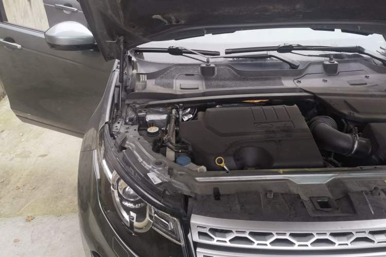 Used Land Rover Discovery Sport 2018 240 PS HSE Version Engine Bay Right