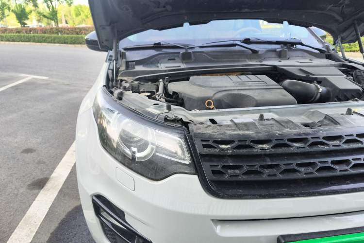 Used Land Rover Discovery Sport 2018 240 PS SE Version Engine Bay Right