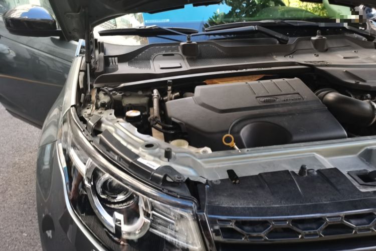 Used Land Rover Discovery Sport 2018 240 PS SE Version Engine Bay Right