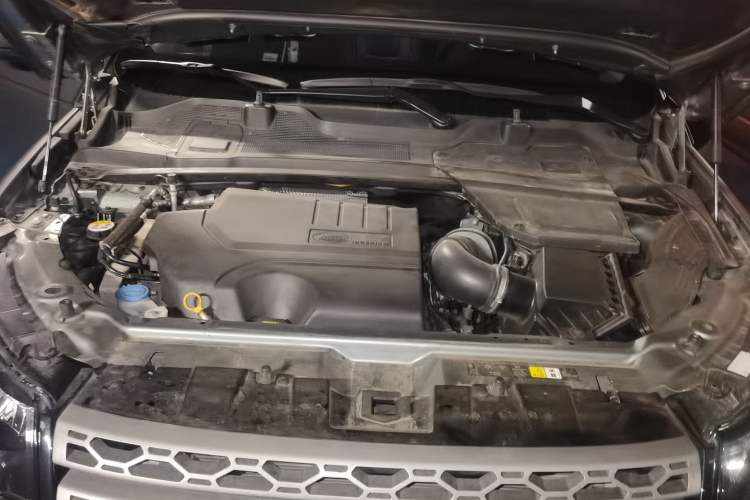 Used Land Rover Discovery Sport 2018 200 PS PURE Edition Engine Bay
