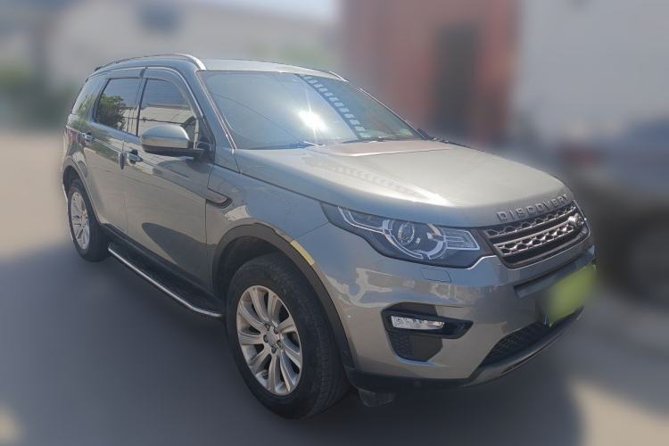 Used Land Rover Discovery Sport 2018 240 PS SE Version Front Right 45 Deg