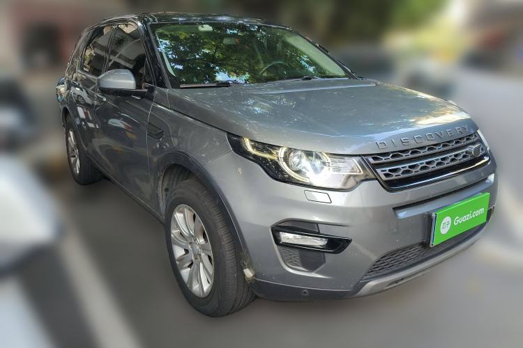 Used Land Rover Discovery Sport 2018 240 PS SE Version Front Right 45 Deg