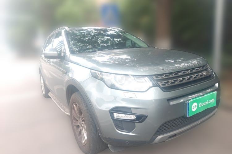 Used Land Rover Discovery Sport 2018 240 PS SE Version Front Right 45 Deg