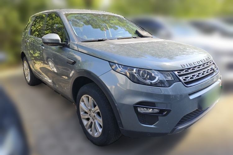 Used Land Rover Discovery Sport 2018 240 PS SE Version Front Right 45 Deg