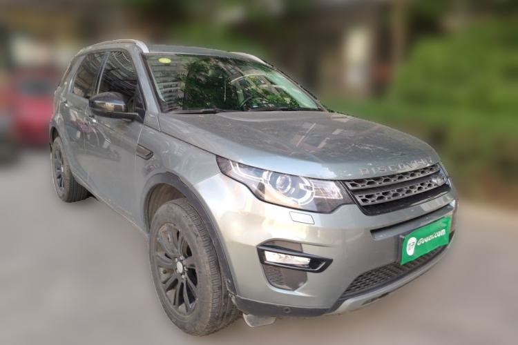 Used Land Rover Discovery Sport 2018 240 PS SE Version Front Right 45 Deg