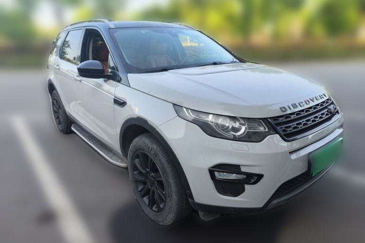 Used Land Rover Discovery Sport 2018 240 PS SE Version Front Right 45 Deg