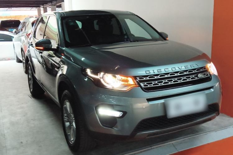 Used Land Rover Discovery Sport 2018 240 PS SE Version Front Right 45 Deg