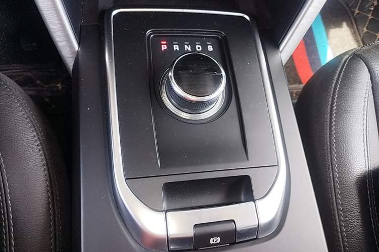 Used Land Rover Discovery Sport 2018 240 PS HSE Version Gear Lever