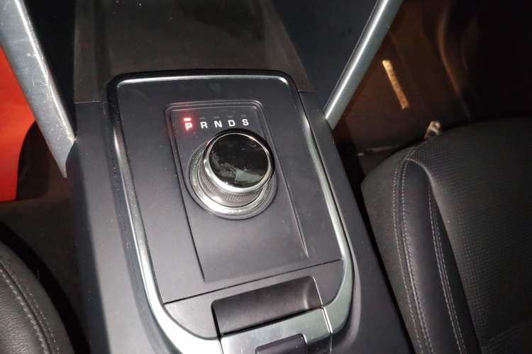 Used Land Rover Discovery Sport 2018 240 PS SE Version Gear Lever