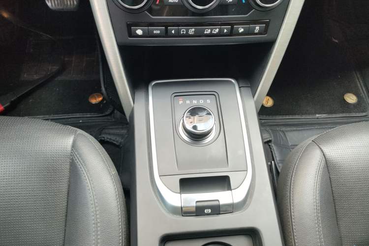 Used Land Rover Discovery Sport 2018 240 PS HSE LUXURY Edition Gear Lever