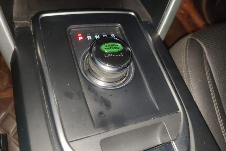 Used Land Rover Discovery Sport 2018 240 PS SE Version Gear Lever