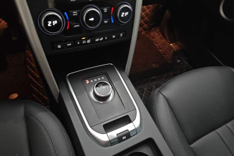 Used Land Rover Discovery Sport 2018 240 PS SE Version Gear Lever