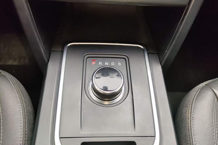 Used Land Rover Discovery Sport 2018 240 PS PURE Edition Gear Lever
