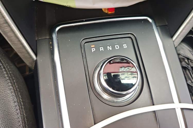 Used Land Rover Discovery Sport 2018 240 PS SE Version Gear Lever