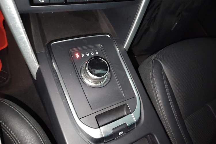 Used Land Rover Discovery Sport 2018 240 PS SE Version Gear Lever