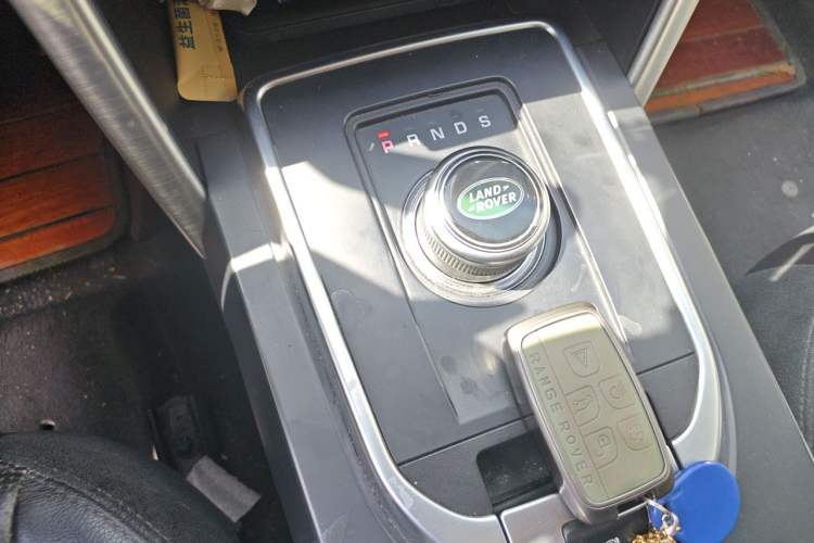 Used Land Rover Discovery Sport 2018 240 PS SE Version Gear Lever