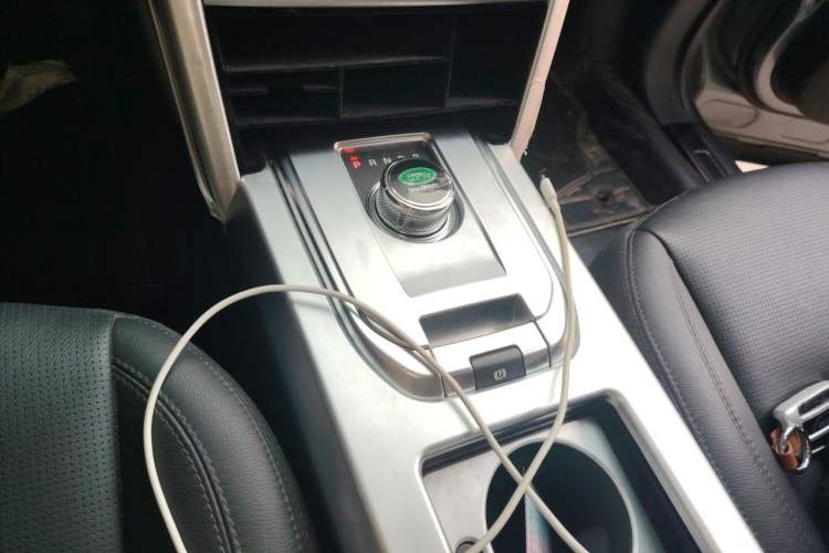 Used Land Rover Discovery Sport 2018 240 PS SE Version Gear Lever