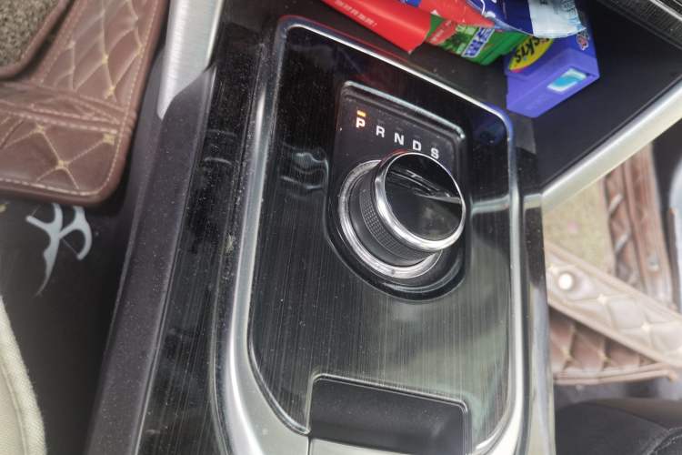 Used Land Rover Discovery Sport 2018 240 PS HSE Version Gear Lever