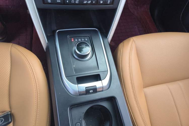Used Land Rover Discovery Sport 2018 240 PS SE Version Gear Lever