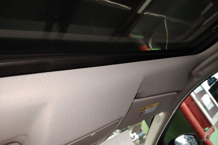 Used Land Rover Discovery Sport 2018 240 PS SE Version Headliner