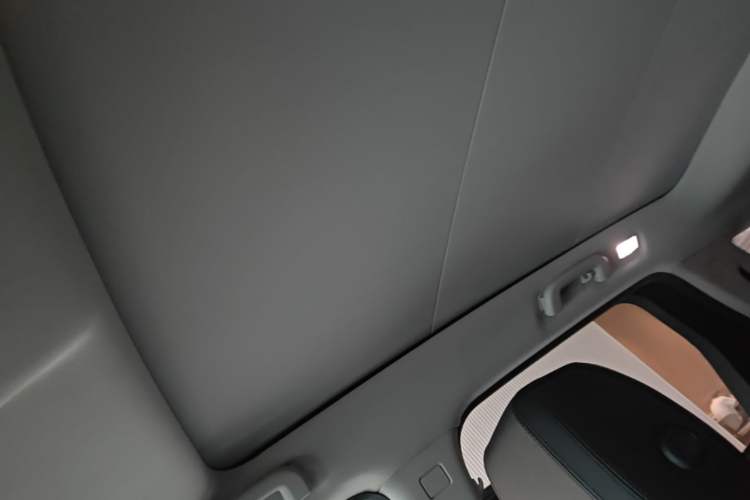 Used Land Rover Discovery Sport 2018 240 PS SE Version Headliner