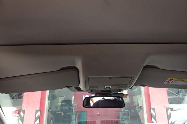 Used Land Rover Discovery Sport 2018 240 PS SE Version Headliner