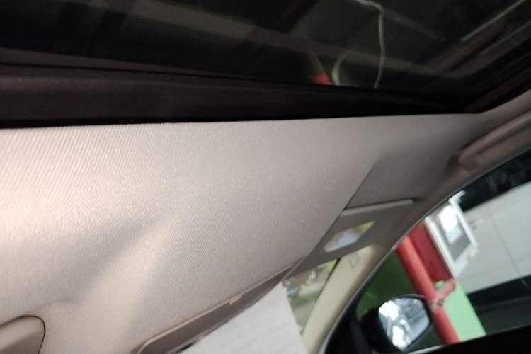 Used Land Rover Discovery Sport 2018 240 PS SE Version Headliner