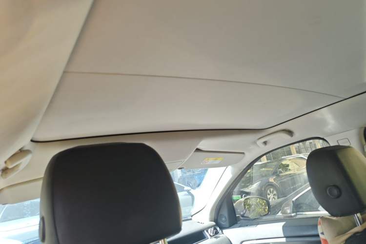 Used Land Rover Discovery Sport 2018 240 PS SE Version Headliner