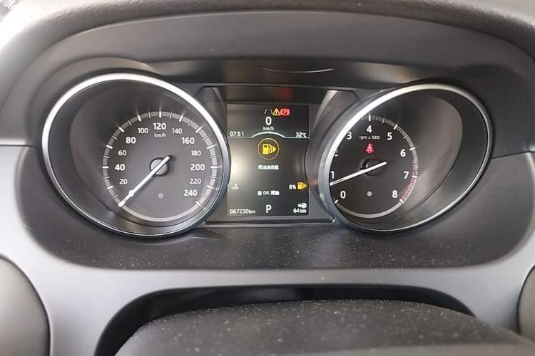 Used Land Rover Discovery Sport 2018 240 PS HSE Version Instrument Cluster