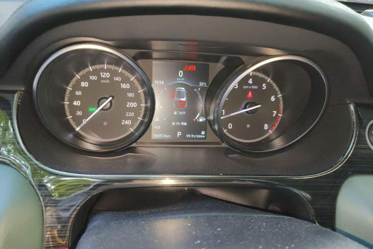 Used Land Rover Discovery Sport 2018 240 PS SE Version Instrument Cluster