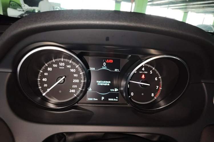 Used Land Rover Discovery Sport 2018 240 PS SE Version Instrument Cluster