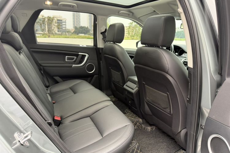 Used Land Rover Discovery Sport 2018 240 PS SE Version Interior 1