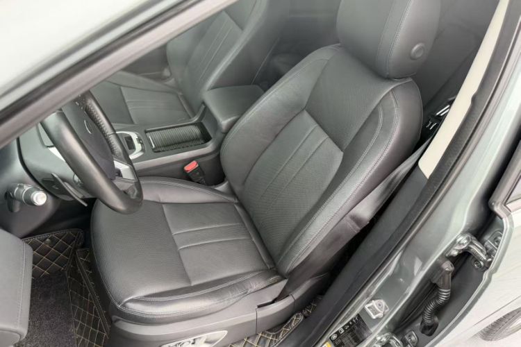 Used Land Rover Discovery Sport 2018 240 PS SE Version Interior 1