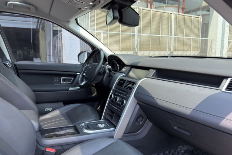 Used Land Rover Discovery Sport 2018 240 PS HSE Version Interior 2