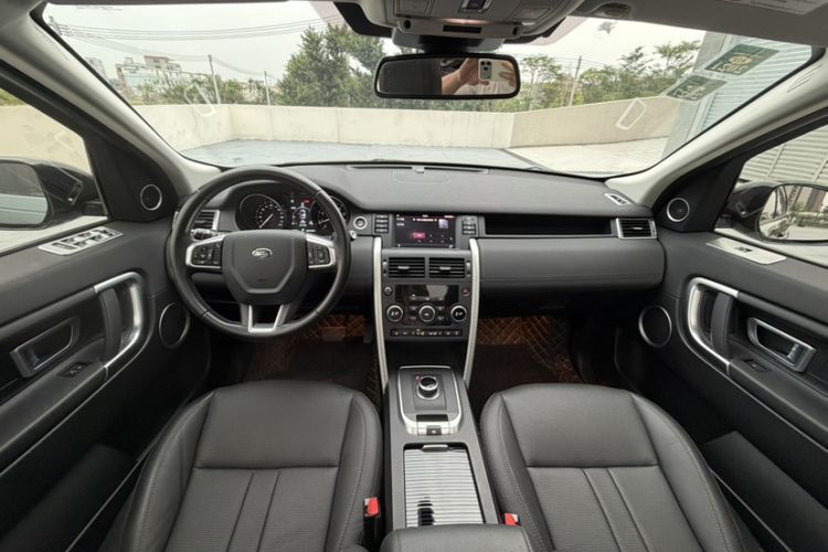 Used Land Rover Discovery Sport 2018 240 PS SE Version Interior 2