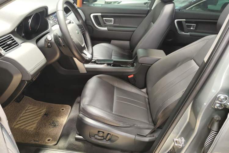 Used Land Rover Discovery Sport 2018 240 PS SE Version Interior 2