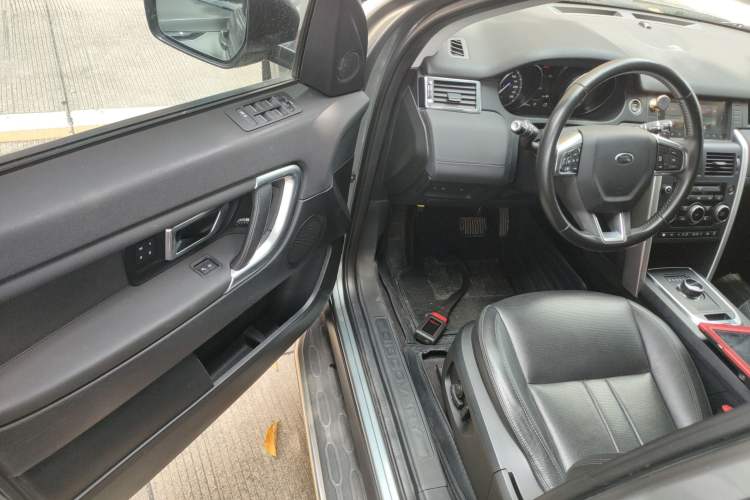 Used Land Rover Discovery Sport 2018 240 PS HSE LUXURY Edition Interior 3