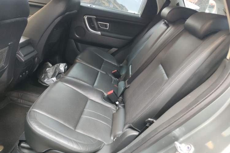 Used Land Rover Discovery Sport 2018 240 PS HSE LUXURY Edition Interior 4