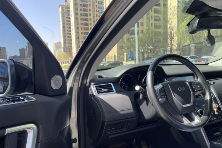 Used Land Rover Discovery Sport 2018 240 PS SE Version Interior 4
